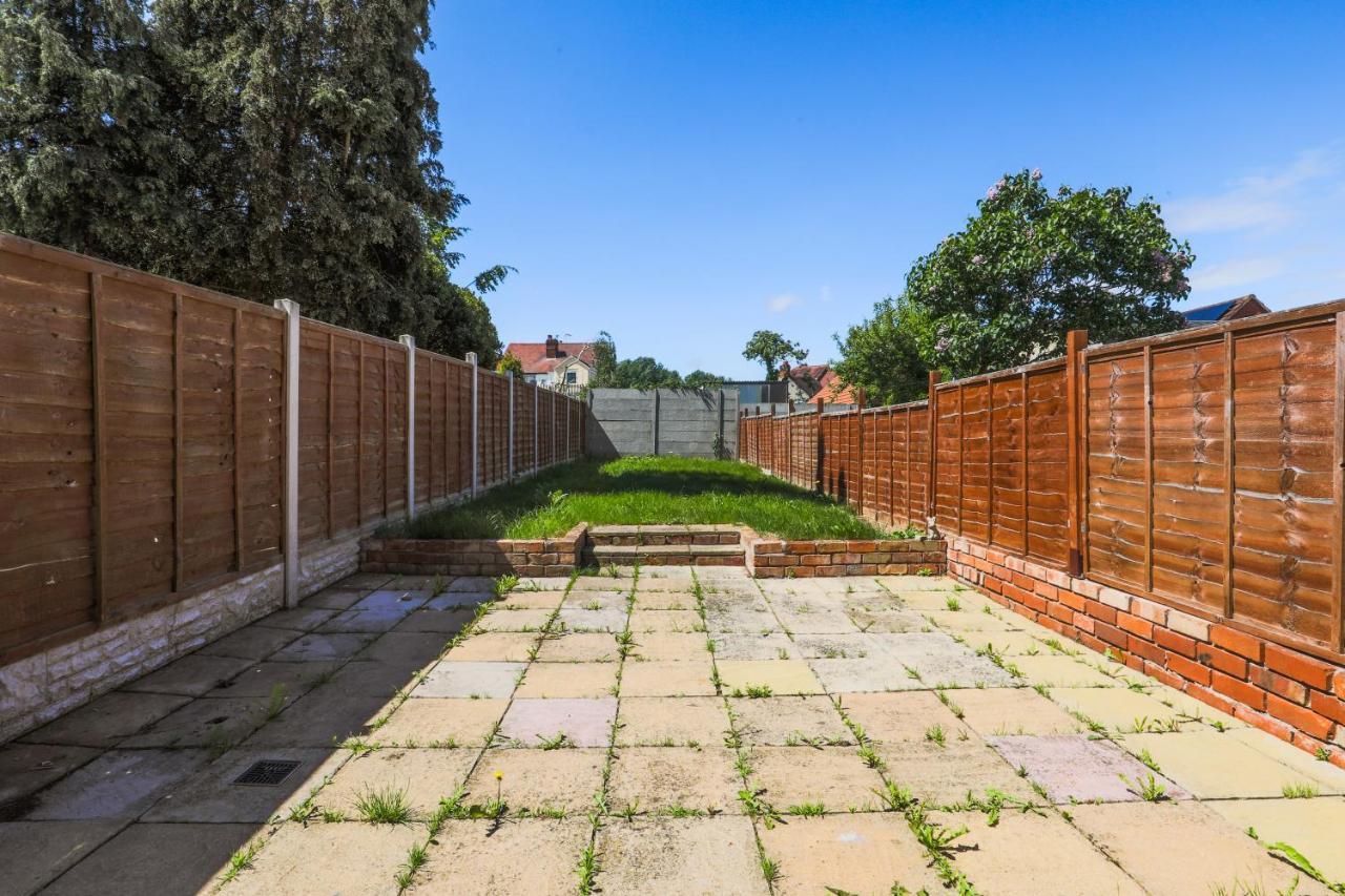 Nuneaton - Ideal 3 Bedroom, Wi-Fi Parking, Sleeps 6 - Jrr Stays מראה חיצוני תמונה